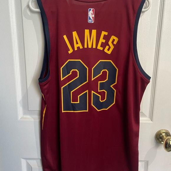 Lebron James replica jersey / size medium - Picture 2 of 4